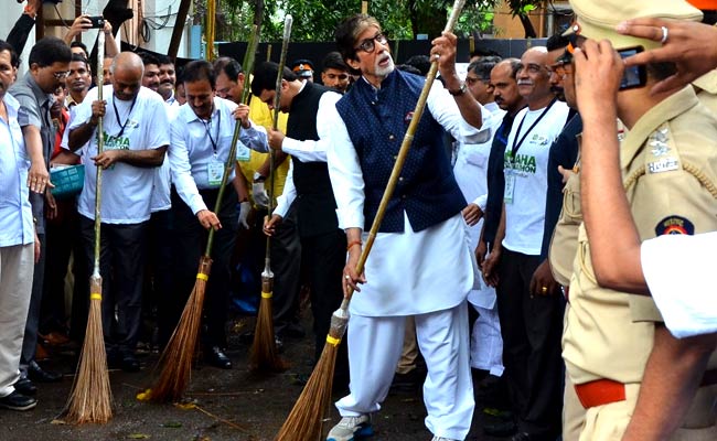 Maha Cleanthanon In Mumbai Led By Devendra Fadnavis, Big B: Highlights