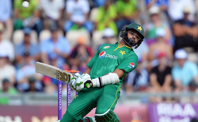 पाकिस्तान की वनडे टीम की कप्तानी से हटाए जा सकते हैं अजहर अली, सरफराज को मिल सकती है कमान पाकिस्तान की वनडे टीम की कप्तानी से हटाए जा सकते हैं अजहर अली, सरफराज को मिल सकती है कमान