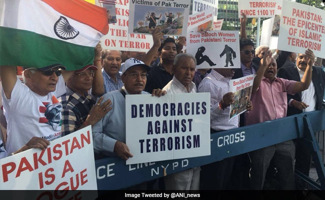 Balochis, Indians Protest Outside UN During Pak PM Nawaz Sharif's Speech