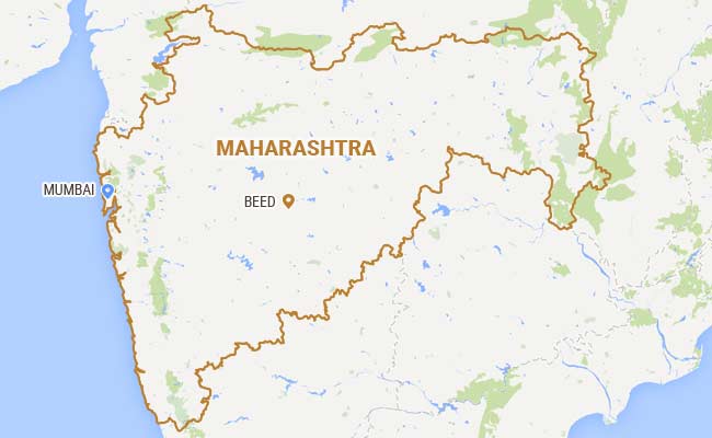 Maharashtra's 'Manjhi': Labourer Repairs Potholes After Wife Sustains Injury