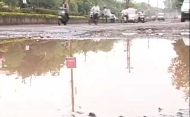 190 New Roads Develop Potholes In Bhopal, Civic Body Investigates