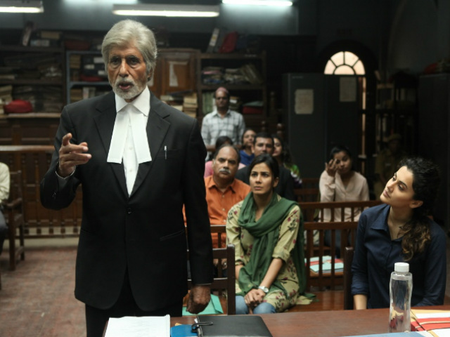 Amitabh Bachchan's <I>Pink</i> Gets 5 Star Reviews From Celebs