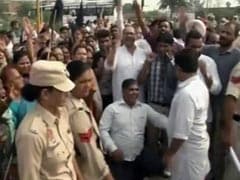Arvind Kejriwal Shown Black Flags Again After Landing In Amritsar