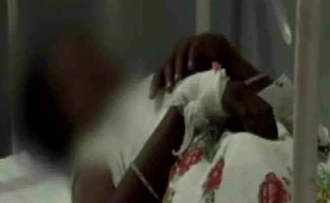 हैदराबाद में सड़क पर जा रही महिला पर एक शख्‍स ने फेंका तेजाब, हुआ फरार