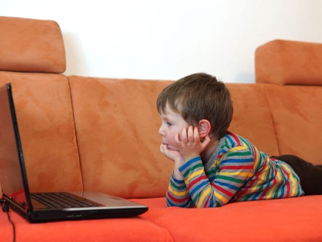 15 मिनट से ज़्यादा टीवी देखने वाले बच्चों में ख़त्म हो रही क्रीएटिविटी