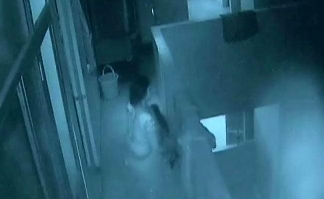 CCTV में कैद : लड़का न होने की जलन में जेठानी के 18 दिन के बच्चे को छत से फेंका