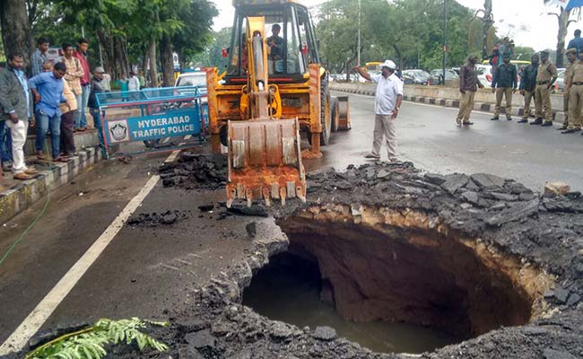 हैदराबाद में भारी बारिश, राहत और बचाव के लिए एनडीआरएफ को किया सतर्क