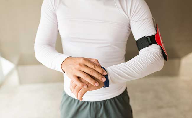 Wearable Fitness Trackers Not Useful For Weight Loss: Study