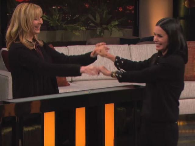 Courteney Cox, Lisa Kudrow Played <i>F.R.I.E.N.D.S</i> Trivia Match In Reunion