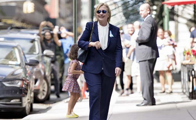 Clinton's Doctor Cites 'Mild' Pneumonia, Good Overall Health