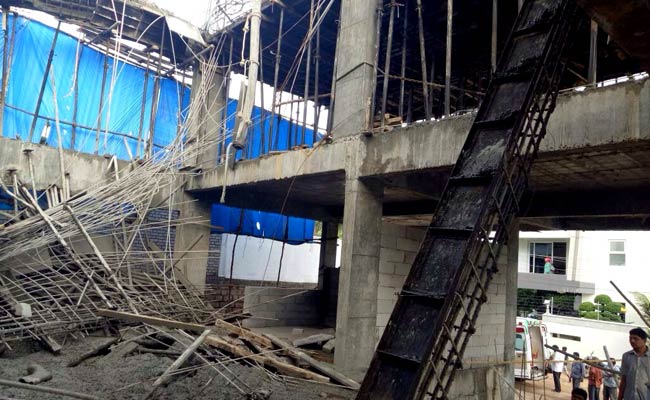 8 Injured As Scaffolding Collapses At Construction Site