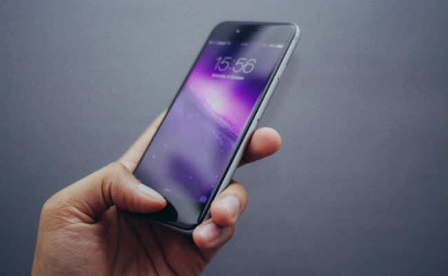 एप्पल का फोन जीतने के लिए युवक ने अपना नाम बदलकर रखा 'आईफोन 7'