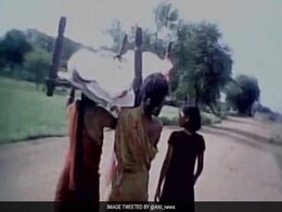 Daughters Dismantle Own Roof Top To Collect Wood For Mother's Funeral Daughters Dismantle Own Roof Top To Collect Wood For Mother's Funeral
