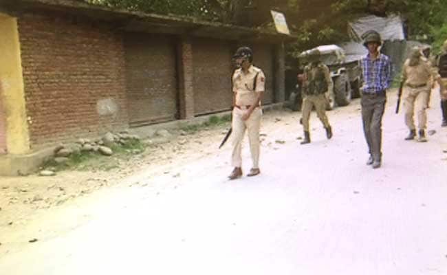 Terrorists Escape After Snatching 5 Guns From Policemen Guarding TV Tower In Anantnag