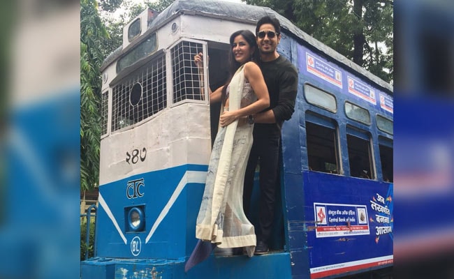 कैटरीना और सिद्धार्थ ने की कोलकाता की ट्राम पर सवारी
