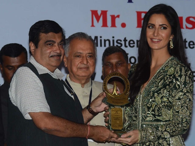 Katrina Kaif Collects Smita Patil Award, the One That She Was Mocked For