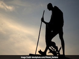 महात्मा गांधी के 10 अनमोल विचार, जिनमें छिपे हैं सुख और सफलता के राज़ महात्मा गांधी के 10 अनमोल विचार, जिनमें छिपे हैं सुख और सफलता के राज़
