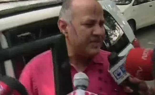 Ink Attack On Manish Sisodia Outside Lieutenant Governor Najeeb Jung's House