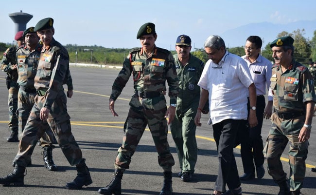 उरी हमला : रक्षा मंत्री मनोहर पर्रिकर ने सेना को ठोस कार्रवाई करने का निर्देश दिया