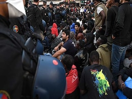 Paris Police Dismantle Camp Housing 1,500 Migrants Paris Police Dismantle Camp Housing 1,500 Migrants