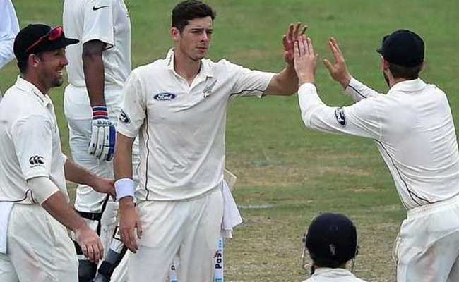 PAKvsNZ : पाकिस्तान के खिलाफ पहले टेस्ट मैच से बाहर हुए मिचेल सैंटनर