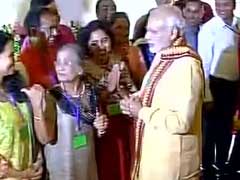 Indian Expatriates In Vietnam Greet PM Modi At Hotel
