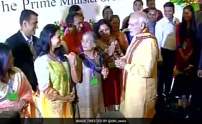 Indian Expatriates In Vietnam Greet PM Modi At Hotel