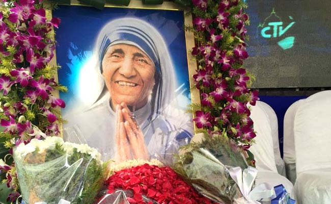 106 Roses For 106 Years: A Tribute To Mother Teresa By Mamata Banerjee