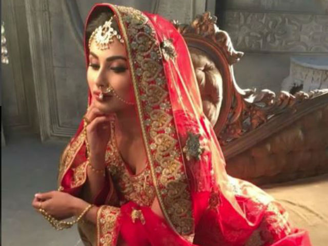 Trending: Mouni Roy's <i>Naagin 2</i> Look Will Take Your Breath Away