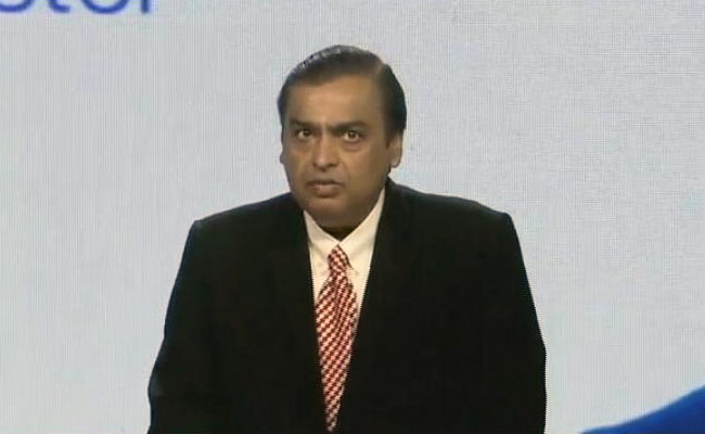 पढ़ें - आखिर क्यों भारतीय आईटी उद्योग जो डोनाल्ड ट्रंप की नीतियों को खतरा मान रहा है उसे वरदान बता रहे हैं मुकेश अंबानी?