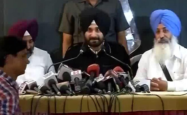 Navjot Singh Sidhu's New Outfit 'B Team' Of RSS, Says Aam Aadmi Party