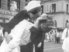 Nurse Kissing A Sailor In Iconic World War II Photo Dies At 92