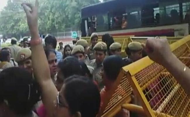 Protesting Nurses Allegedly Manhandled By Delhi Police, Thrown Into Buses