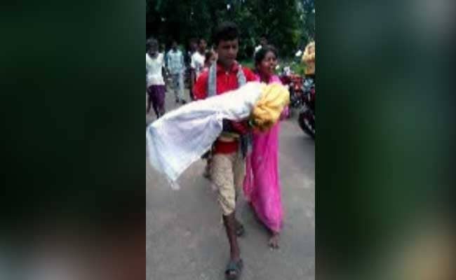 ओडिशा : एक और शख्‍स बेटी का शव लिए 6 किलोमीटर तक पैदल चलने को हुआ मजबूर