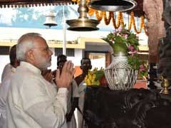 PM Narendra Modi Offers Prayers At Kozhikode's Sreekanteswara Temple