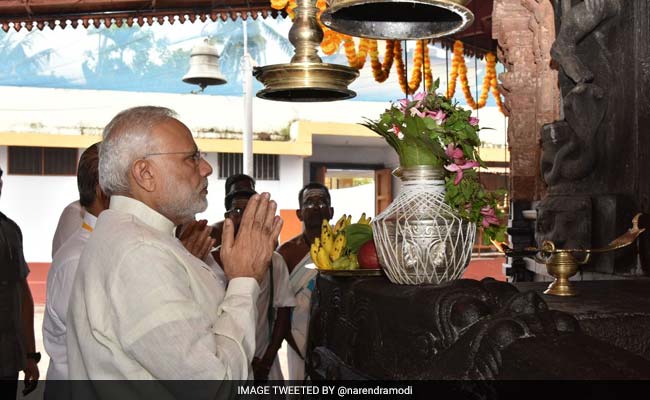 PM Narendra Modi Offers Prayers At Kozhikode's Sreekanteswara Temple