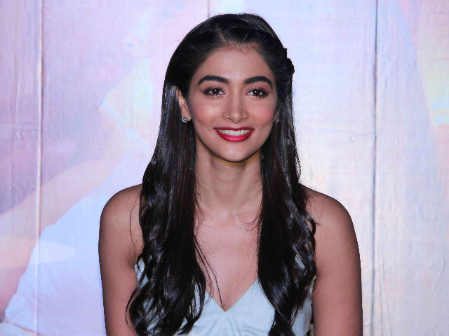 After <i>Mohenjo Daro</i>, Pooja Hegde Signs <i>DJ</i> Opposite Allu Arjun