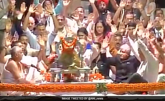 President Pranab Mukherjee Participates In Ganga Aarti In Haridwar