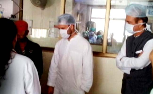 'Centre Not Serious About Curbing Encephalitis': Rahul Gandhi in Gorakhpur