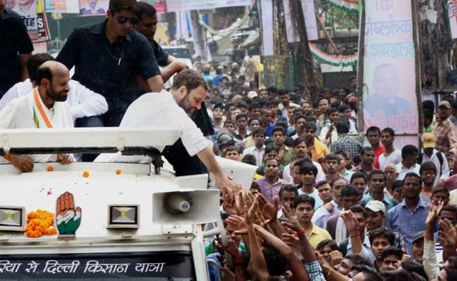 Huge Turnout At Rahul Gandhi's Roadshow In Allahabad
