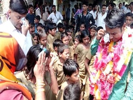 एक सरकारी स्कूल का शिक्षक, जिसके तबादले पर बच्चे ही नहीं पूरा गांव रो पड़ा... एक सरकारी स्कूल का शिक्षक, जिसके तबादले पर बच्चे ही नहीं पूरा गांव रो पड़ा...