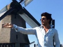 What Shah Rukh Khan is Upto in New <I>Chaiyya Chaiyya</i> Video
