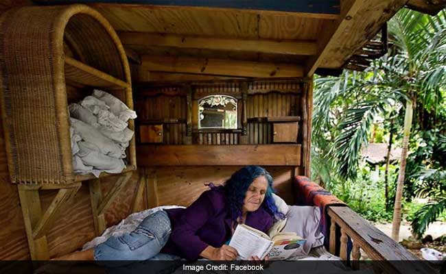 'I'm Not Taking My Treehouse Down,' Vows 'Hippie' Woman Who Has Lived In It For 10 Years