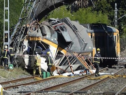 At Least 4 Dead As Train Derails In Spain At Least 4 Dead As Train Derails In Spain