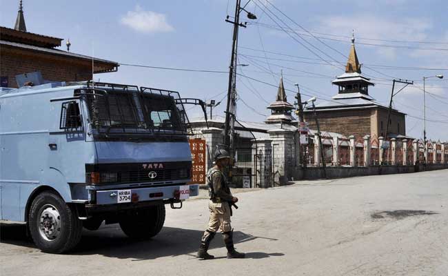 Curfew In Kashmir Valley On Eid, Choppers And Drones To Keep Vigil