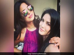 पहले सनी लियोनी के साथ प्रियंका चोपड़ा नहीं खिंचवाना चाहती थीं फोटो, अब सेल्फी में दिखीं दोनों पहले सनी लियोनी के साथ प्रियंका चोपड़ा नहीं खिंचवाना चाहती थीं फोटो, अब सेल्फी में दिखीं दोनों