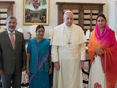 Sushma Swaraj Calls On Pope Francis At Vatican