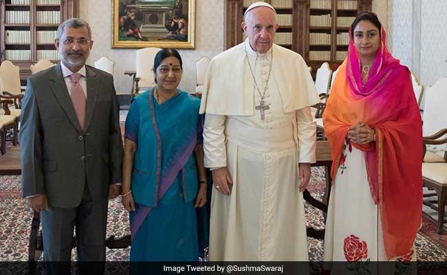 Sushma Swaraj Calls On Pope Francis At Vatican