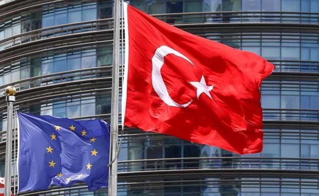 EU 'Extremely Worried' Over Turkey's Arrest Of Kurdish MPs