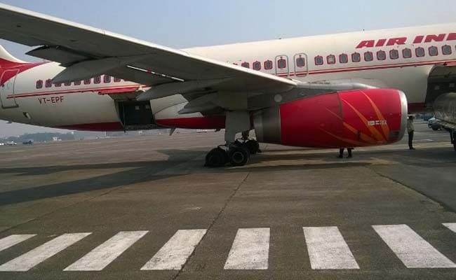 मुंबई एयरपोर्ट पर उतरते समय एयर इंडिया के विमान का टायर फटा, यात्री सुरक्षित